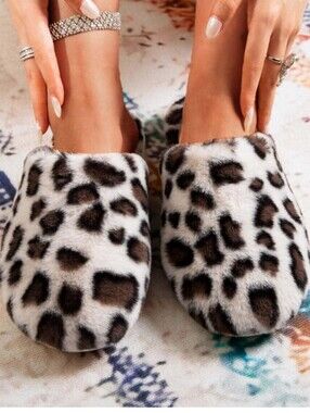 Faux Fur Leopard Print Slip-On Women's Slippers - White/Brown